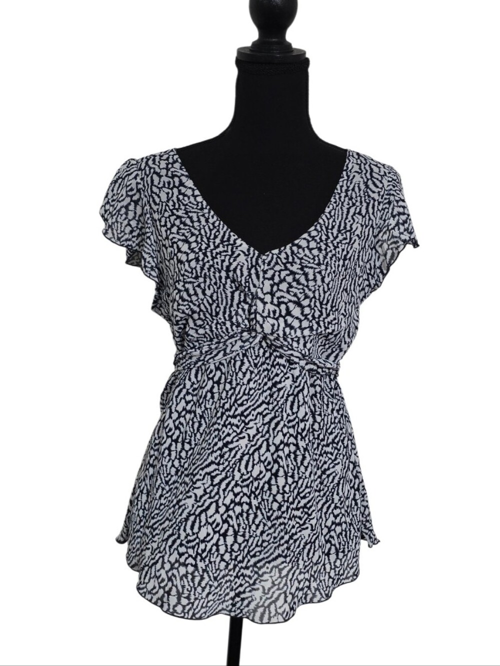 #6145 Cato Women's Black & White Printed Flutter Sleeve Top - Picture 2 of 6